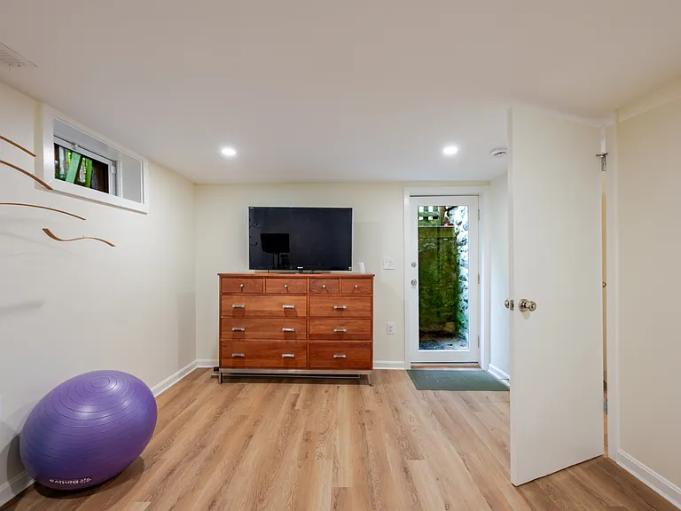 3906 Ingomar St NW — Photo 4