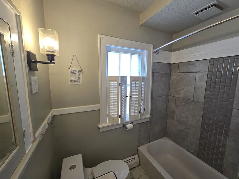 516 Winspear Ave #1 — Photo 11
