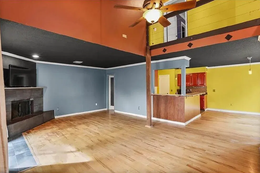210 Cypress — Photo 2