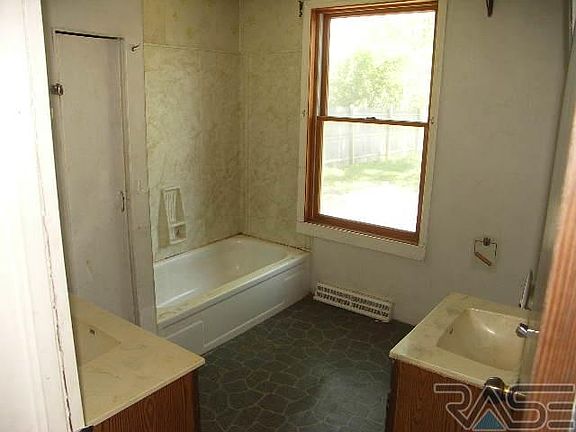 5th image of 408 Louisiana Ave