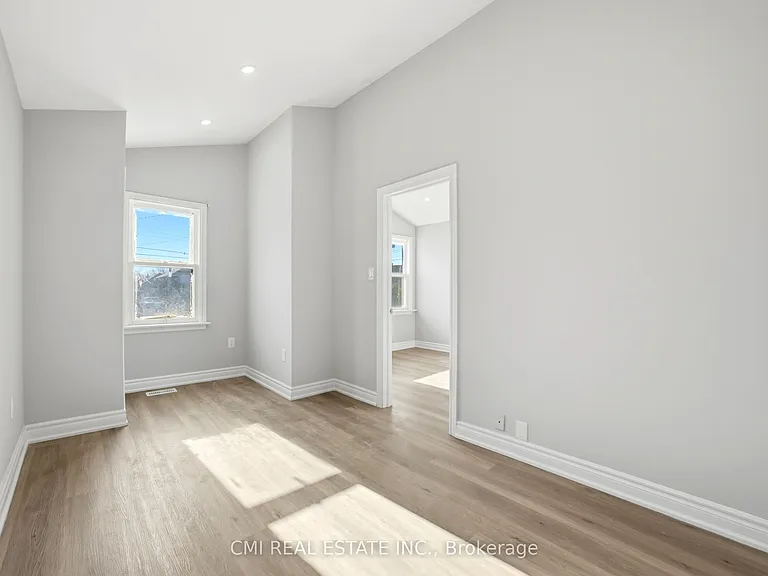 86 Adair Ave S — Photo 15