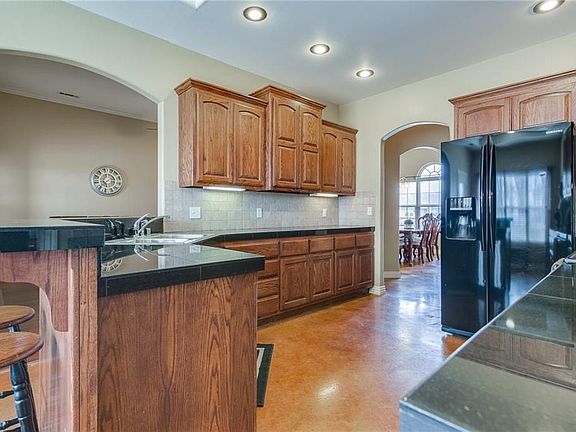 5th image of 440 Dassero Ct
