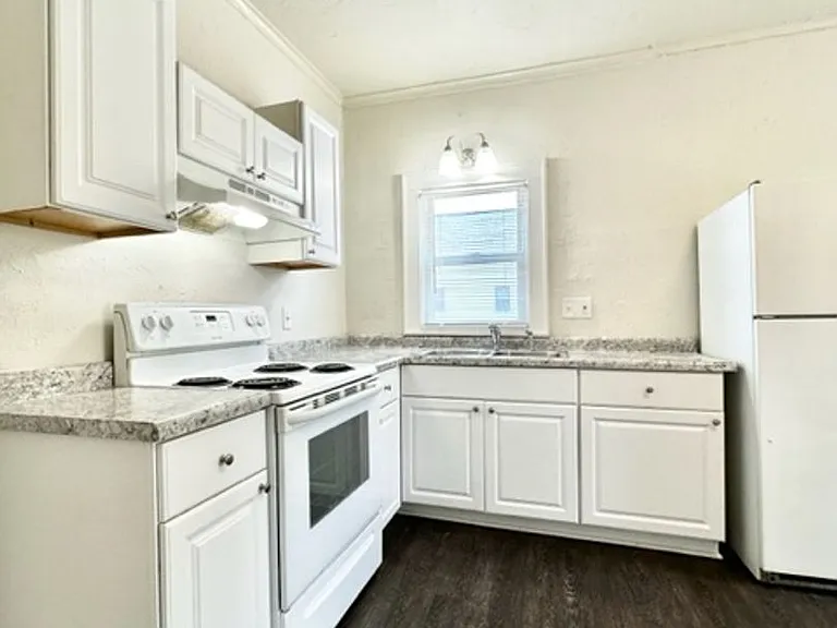 1152 Stuart St — Photo 9
