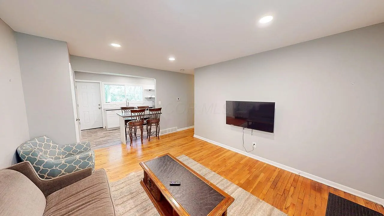 3 bed, 2.5 bath, 1709 sqft, $2,350 — Photo 4