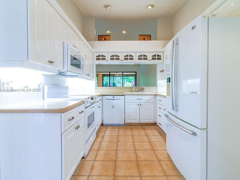 1st image of 5289 Fairway Woods Dr APT 2911