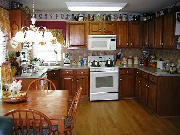 kitchen and breakfast room