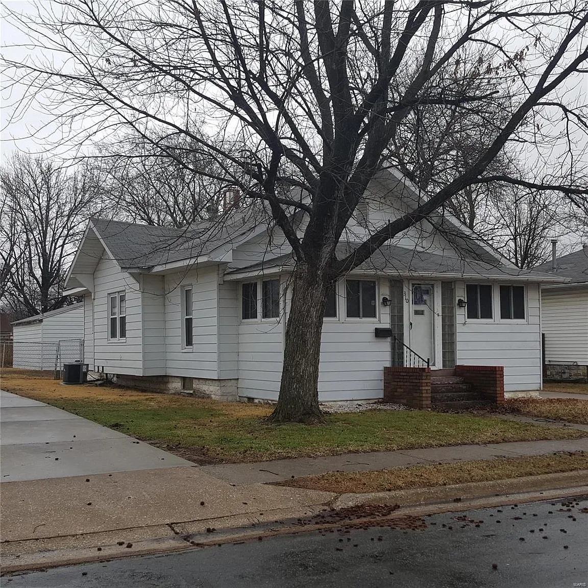 310 W Thomas St photo 1