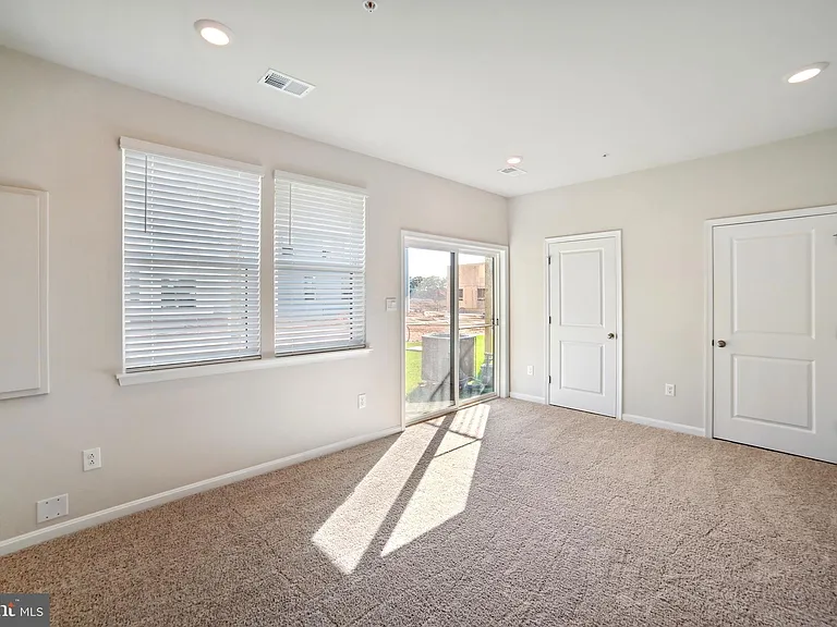 858 Amity St — Photo 5