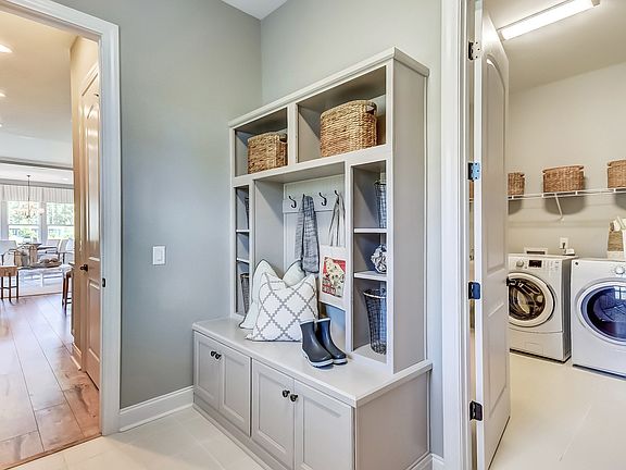 HovHall to keep you tidy