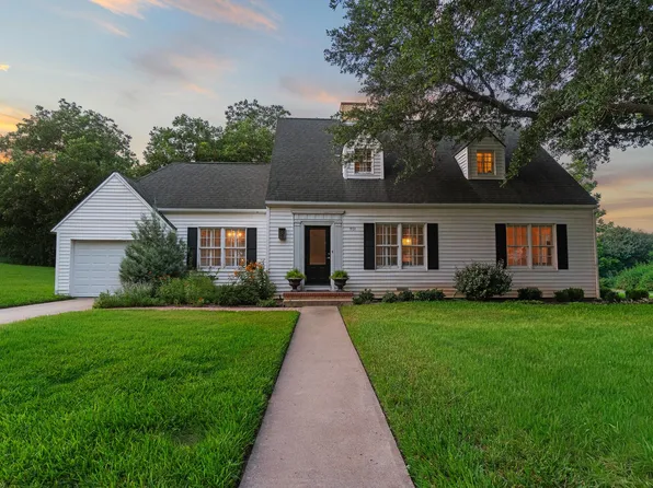901 Anderson St, Schulenburg, TX 78956