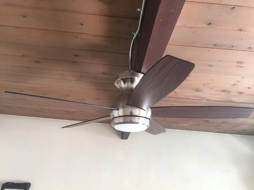 Ceiling fan in main LR -LED with remote