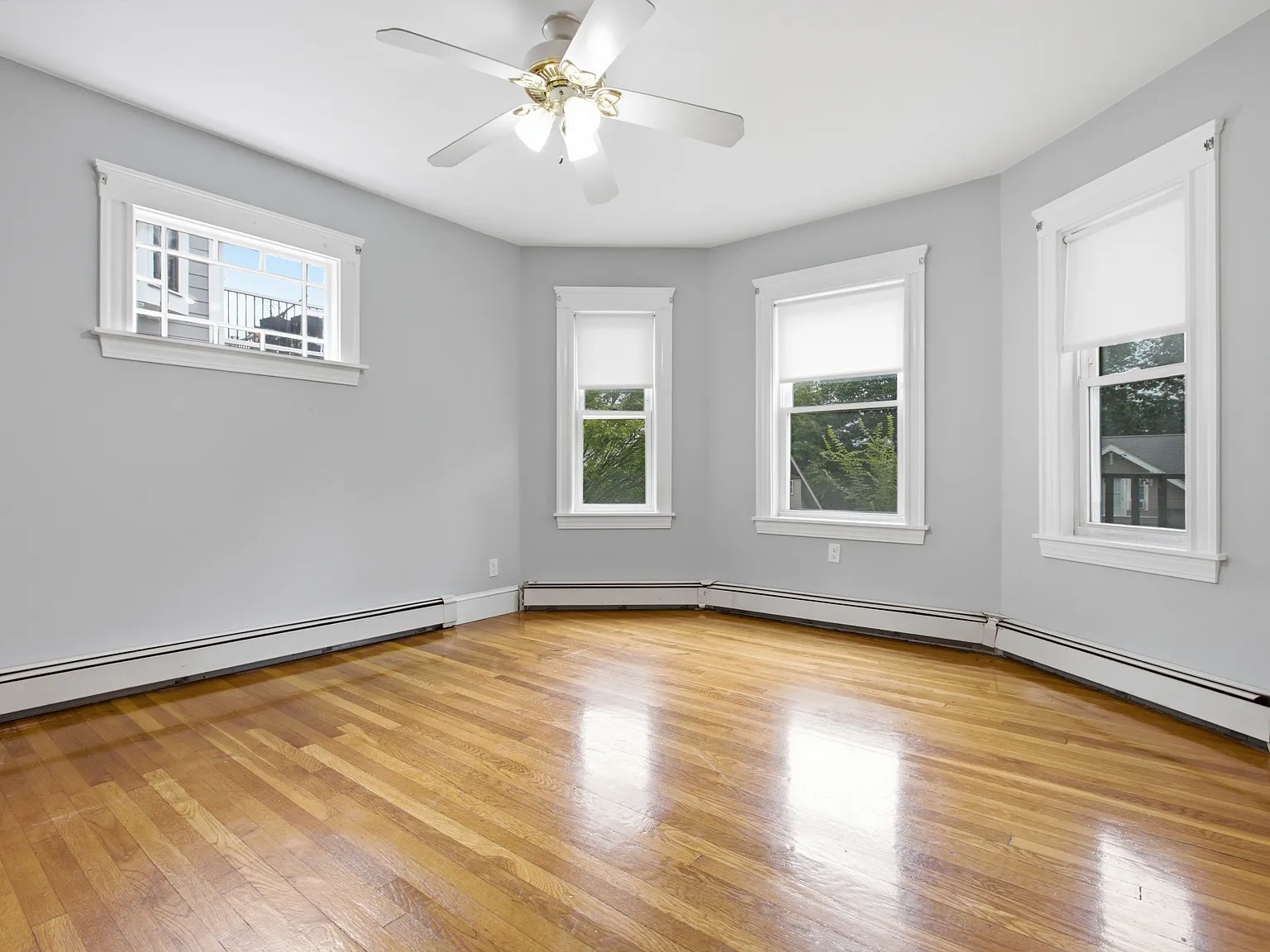 2 bed, 1000 sqft, $2,400 — Photo 3
