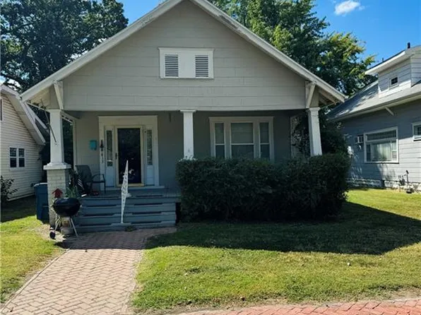 613 W 3rd St, Coffeyville, KS 67337