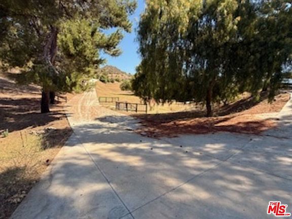 3rd image of 33317 Decker Canyon Rd
