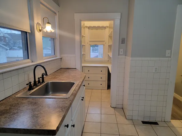 1054 Washington St #1, Braintree, MA 02184