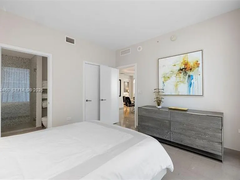 88 SW 7th St #1201 — Photo 10