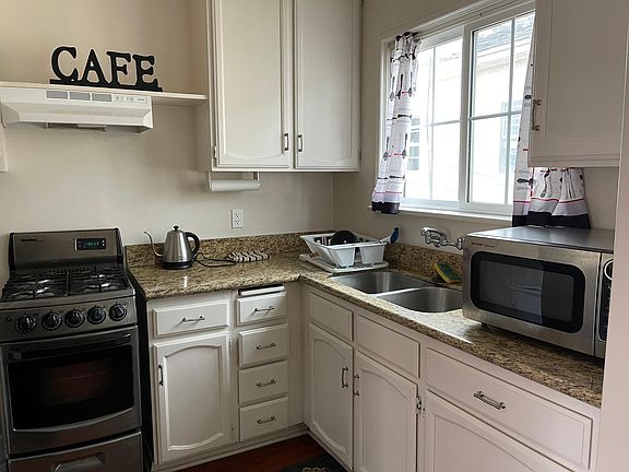 3rd image of 1165 Stanford St #4