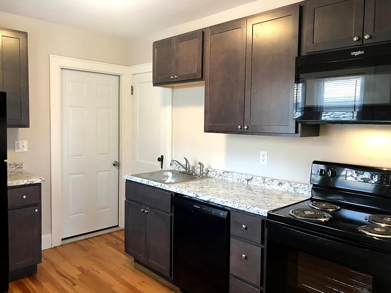 132 N Broad St — Photo 3