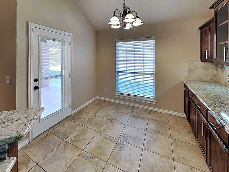 9315 Peachtree Ln — Photo 10