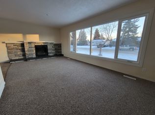 9928 88th Ave, Grande Prairie, AB T8V 0C2