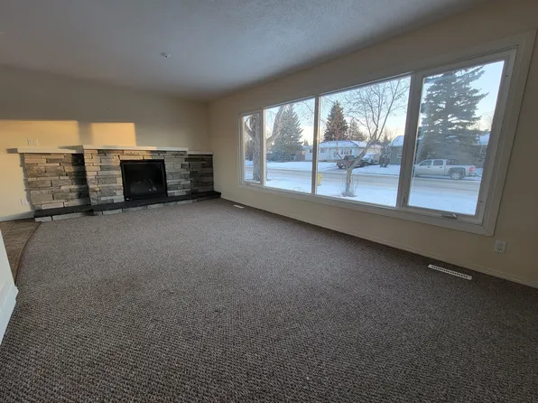 9928 88th Ave, Grande Prairie, AB T8V 0C2
