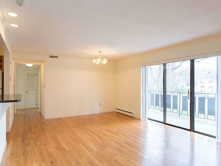 320 Hammond Pond Pkwy #305 — Photo 2