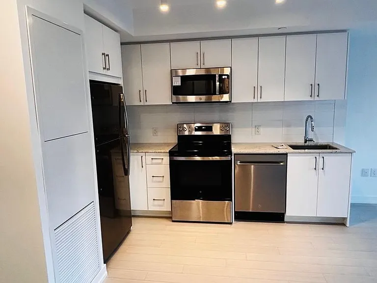 4010 Eglinton Ave W #208 — Photo 2