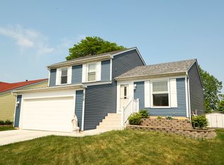 510 Southwood Cir, Streamwood, IL