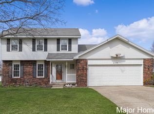2133 Pinewood St, Jenison, MI 49428