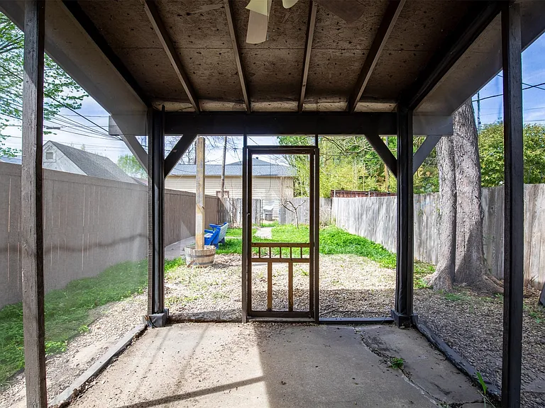 415 N Winnetka Ave — Photo 28
