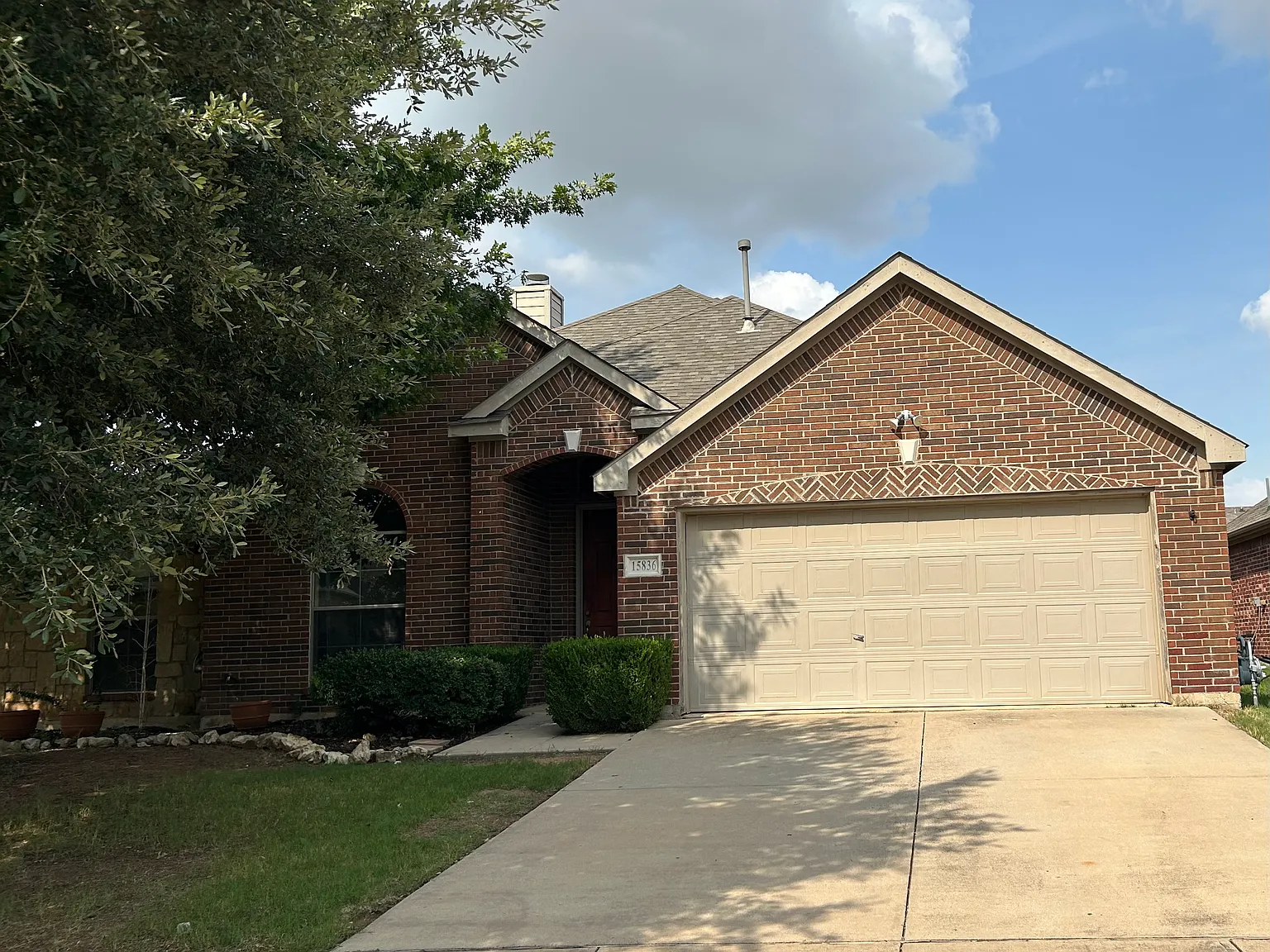 4 bed, 2079 sqft, $2,500 — Photo 1