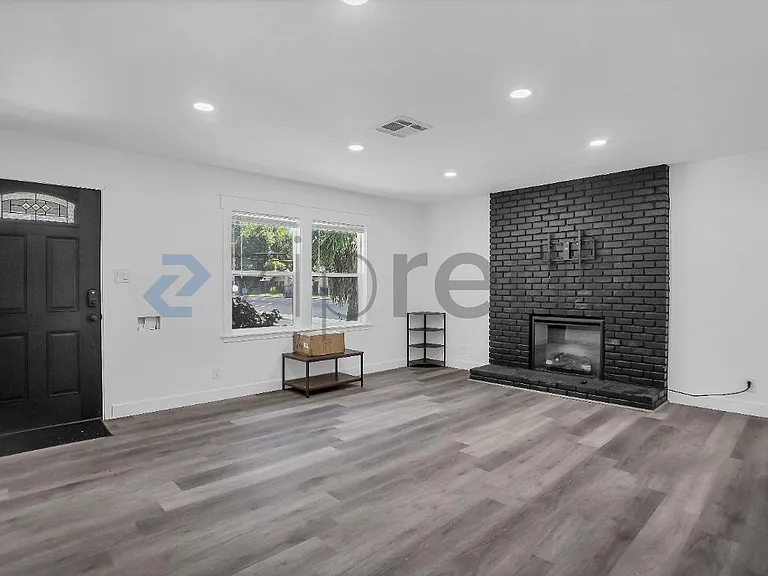 503 W Fountain Way — Photo 7