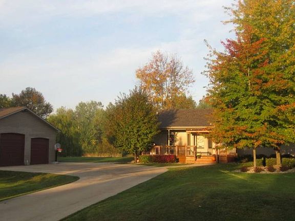 Full concrete driveway.