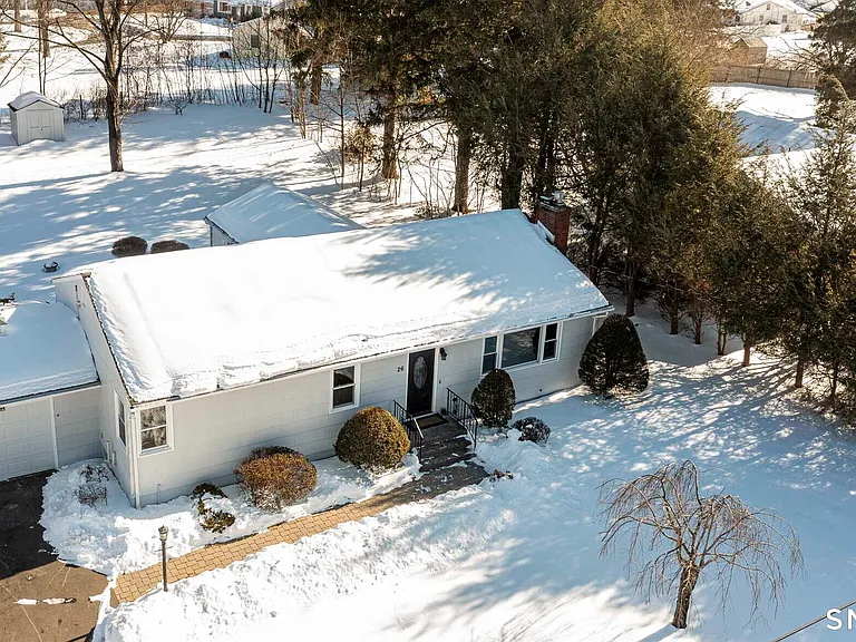26 Kelly Rd — Photo 30