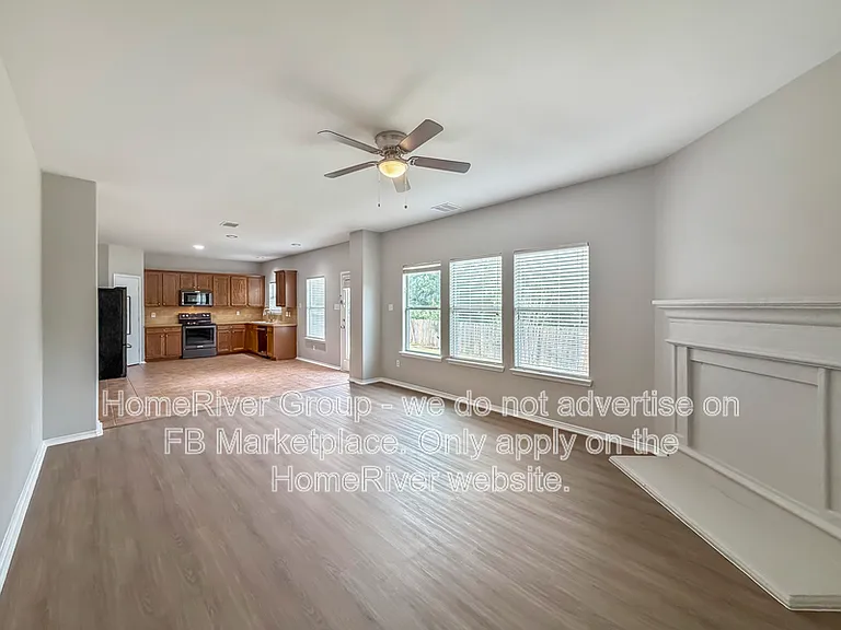 1072 Aviary — Photo 3