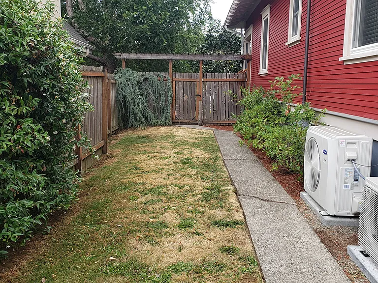 4512 N Commercial Ave — Photo 20