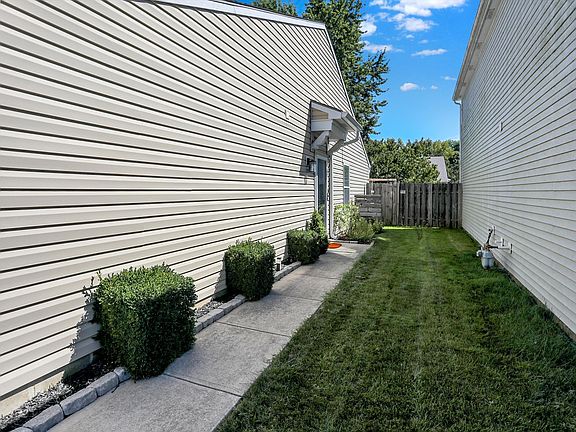 4th image of 16672 Lowell Dr