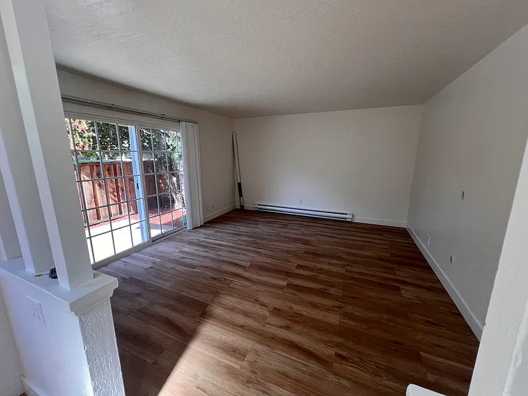 1249 W Washington Ave #1 — Photo 7