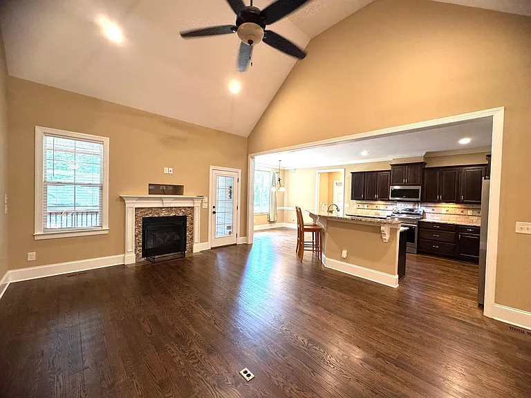 3658 Pleasants Ridge Dr — Photo 6