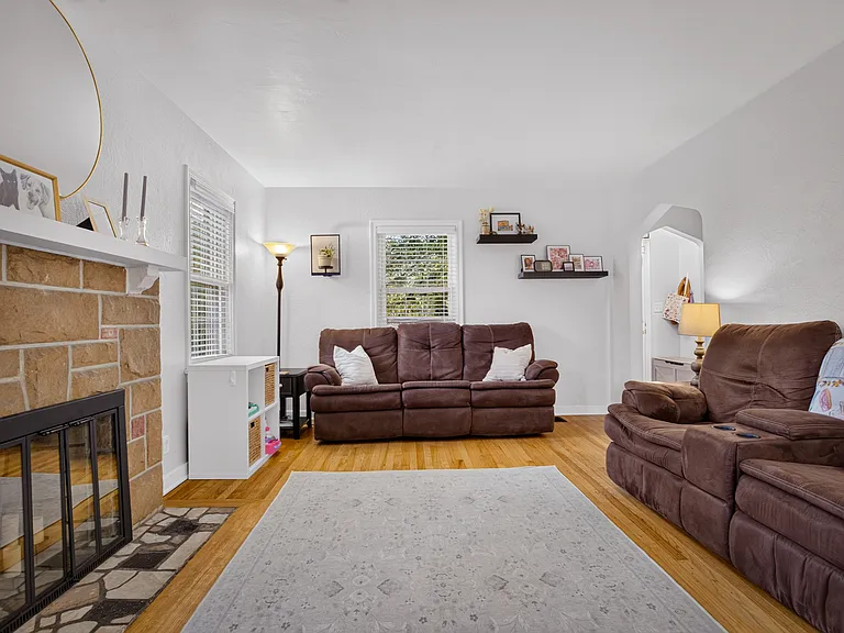 302 Lindsay Rd — Photo 12