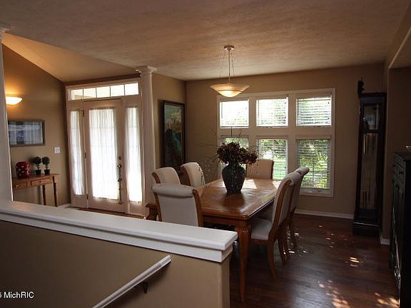 5th image of 1752 Garden View Dr