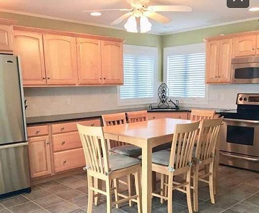 1st Floor Kit. Granite, SS, D/W, Fully Stocked Kitchen with Keurig.