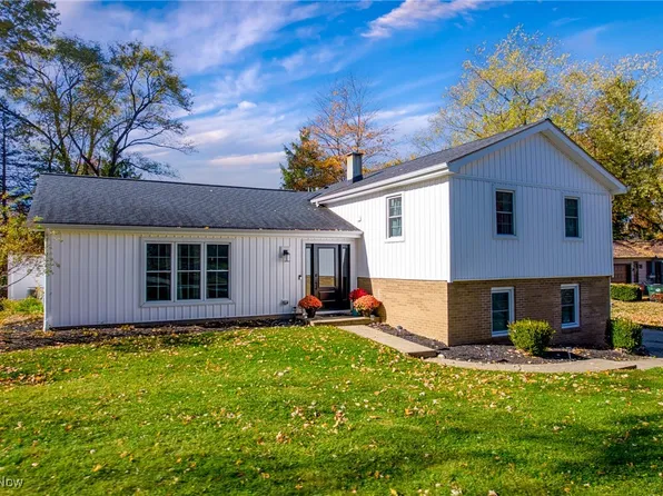 830 S Parkview Dr, Aurora, OH 44202