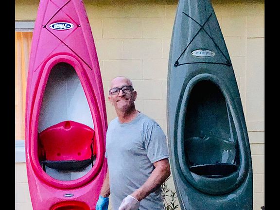 2 Kayaks Included