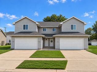 1521 Springbrook Dr, Cedar Falls, IA 50613