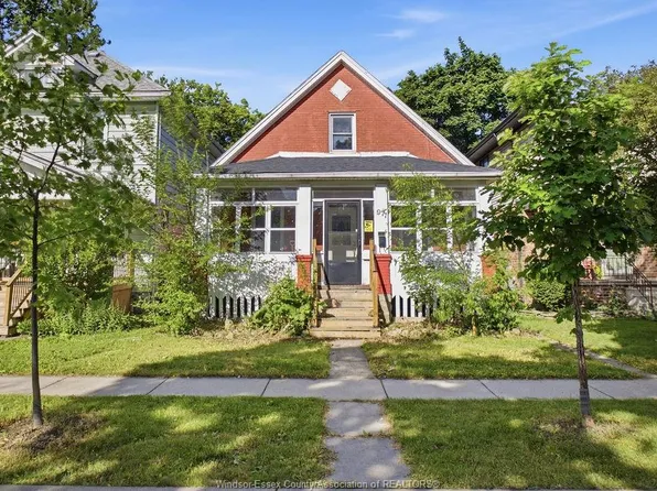 977 Gladstone Ave, Windsor, ON N9A 2R5