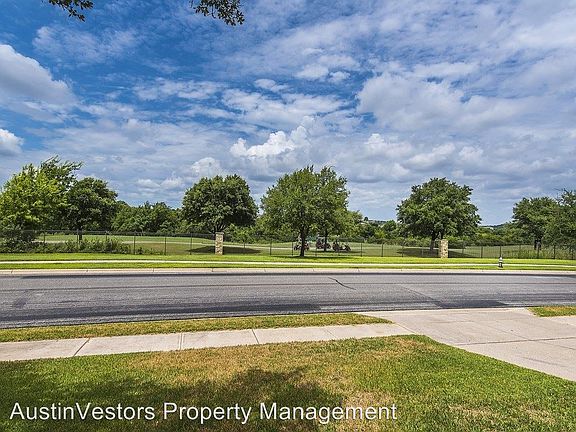 4th image of 10737 Quarry Oaks Trl