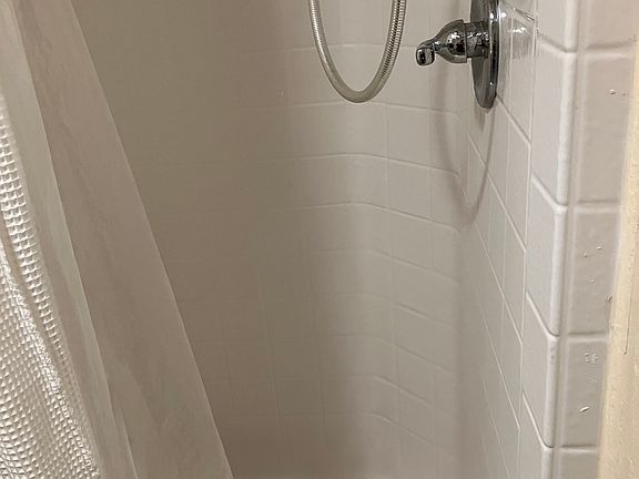 5th image of 215 Vassar St