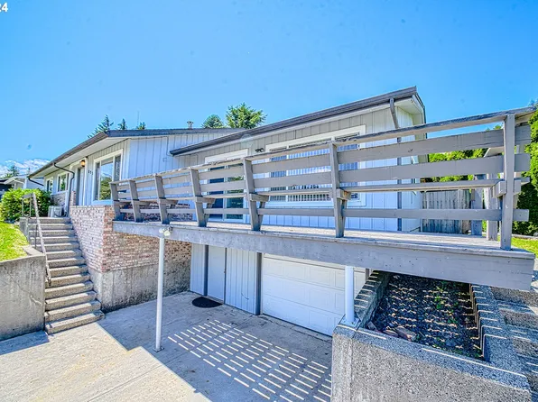 695 Chestnut St, Clatskanie, OR 97016