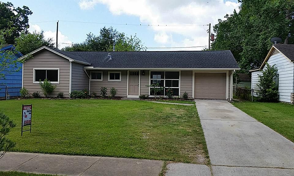 1st image of 916 Valerie Ave